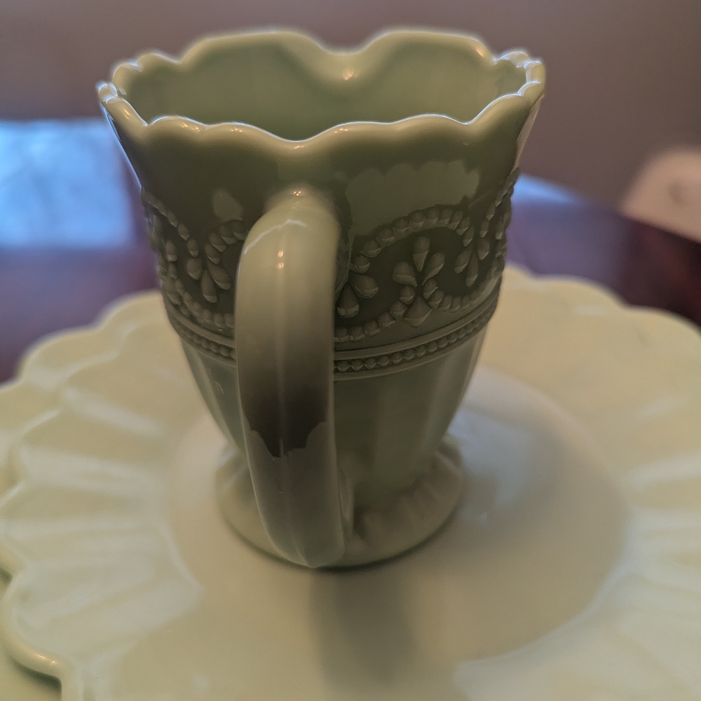 Pioneer Woman Dishes. Jade Green. Creamer, Scalloped Salad And Dinner Plates - Picture 4 of 11